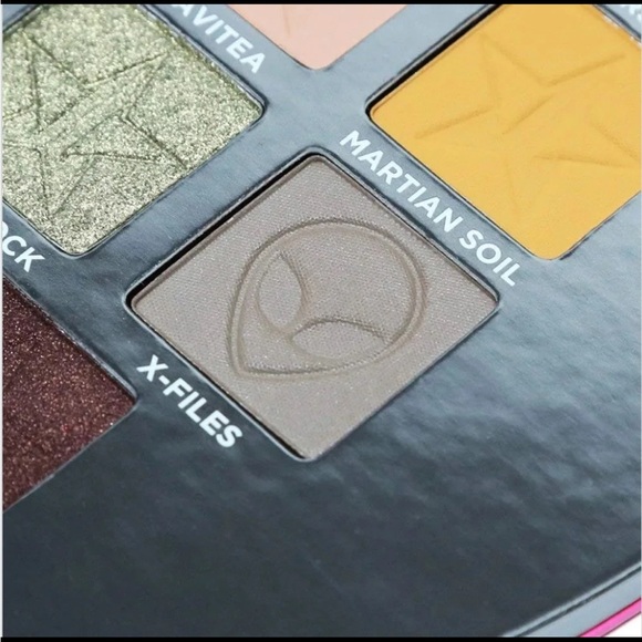 Jeffree Star Alien Palette - Cosmic Purple - Picture 5 of 9